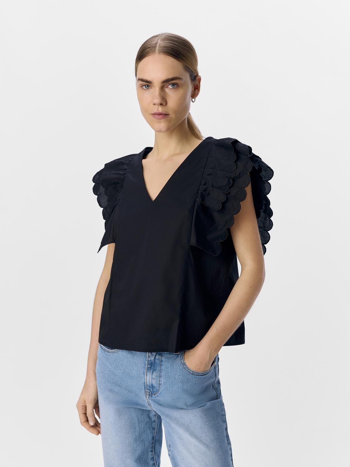 model_shot-front